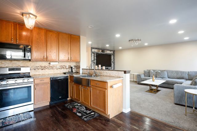 2900 Sierra Avenue, Plainfield, IL 60586