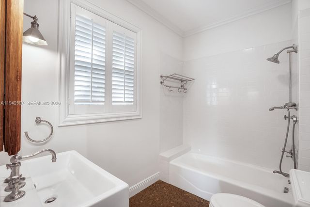 530 Melaleuca Ln, Miami, FL 33137