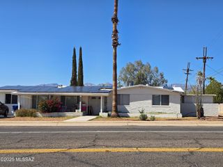 8401 E Kenyon Drive, Tucson, AZ 85710