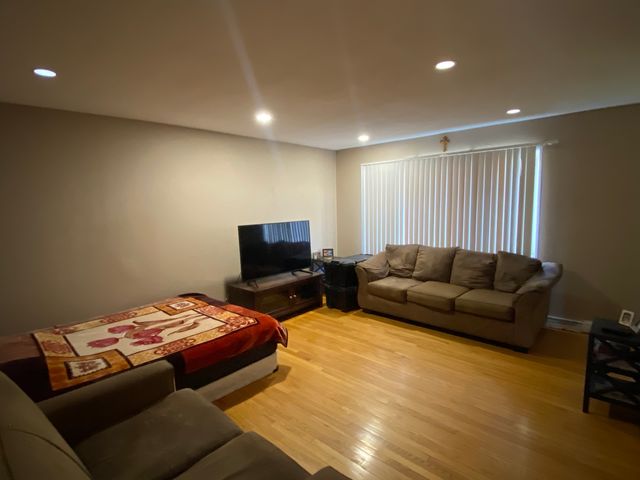 4740 Main Street B, Skokie, IL 60076