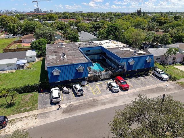 37 SW 14th St 19, Dania Beach, FL 33004