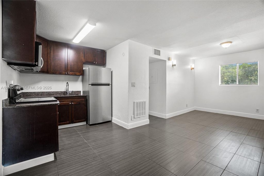 37 SW 14th St 19, Dania Beach, FL 33004