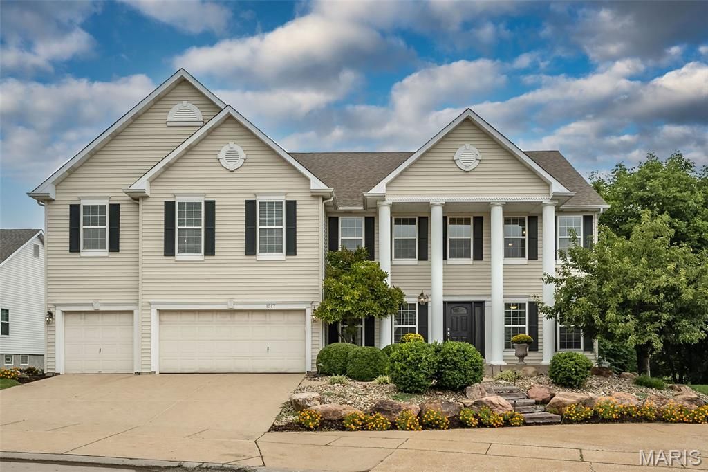 1517 Indian Hill Lane, Ballwin, MO 63021
