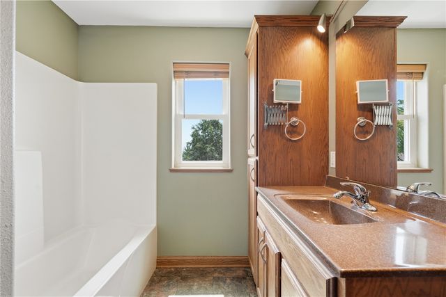 6205 Palmetto, Cedar Rapids, IA 52404