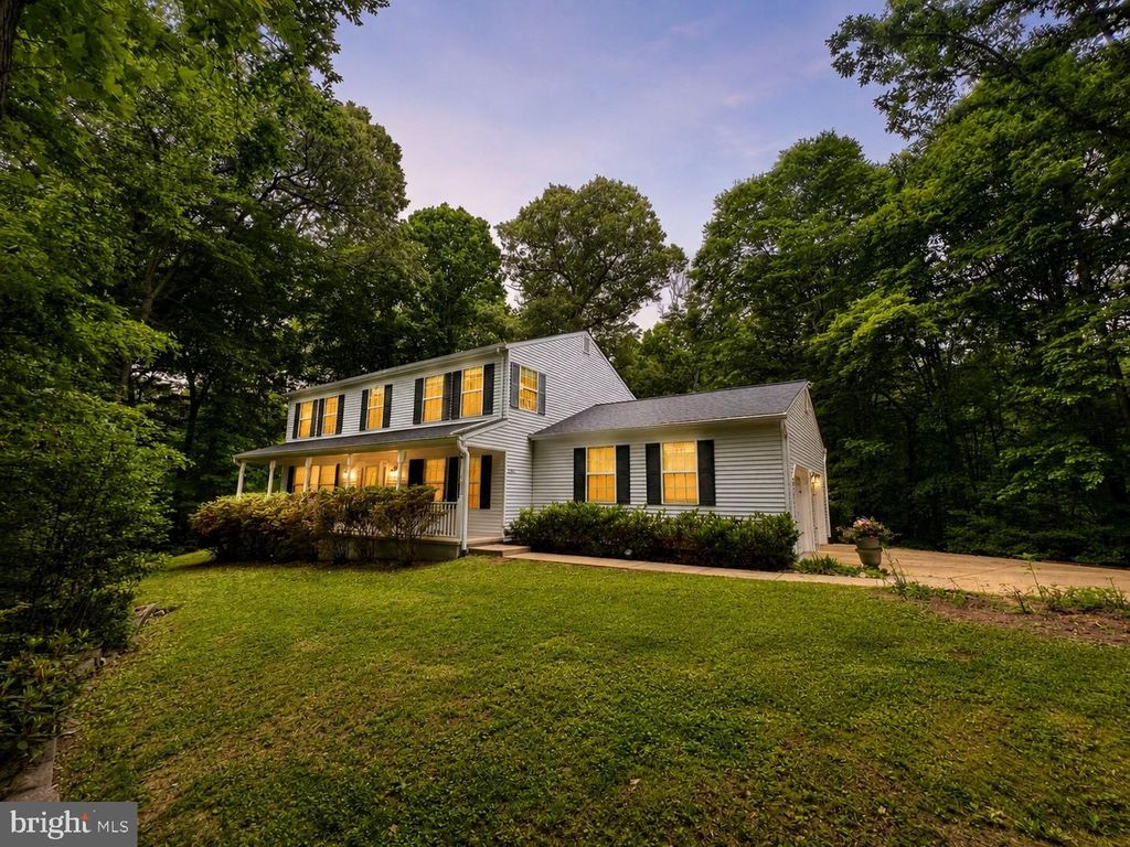 Image 2 of property listing at 8200 SYCAMORE CIR, Owings, MD 20736