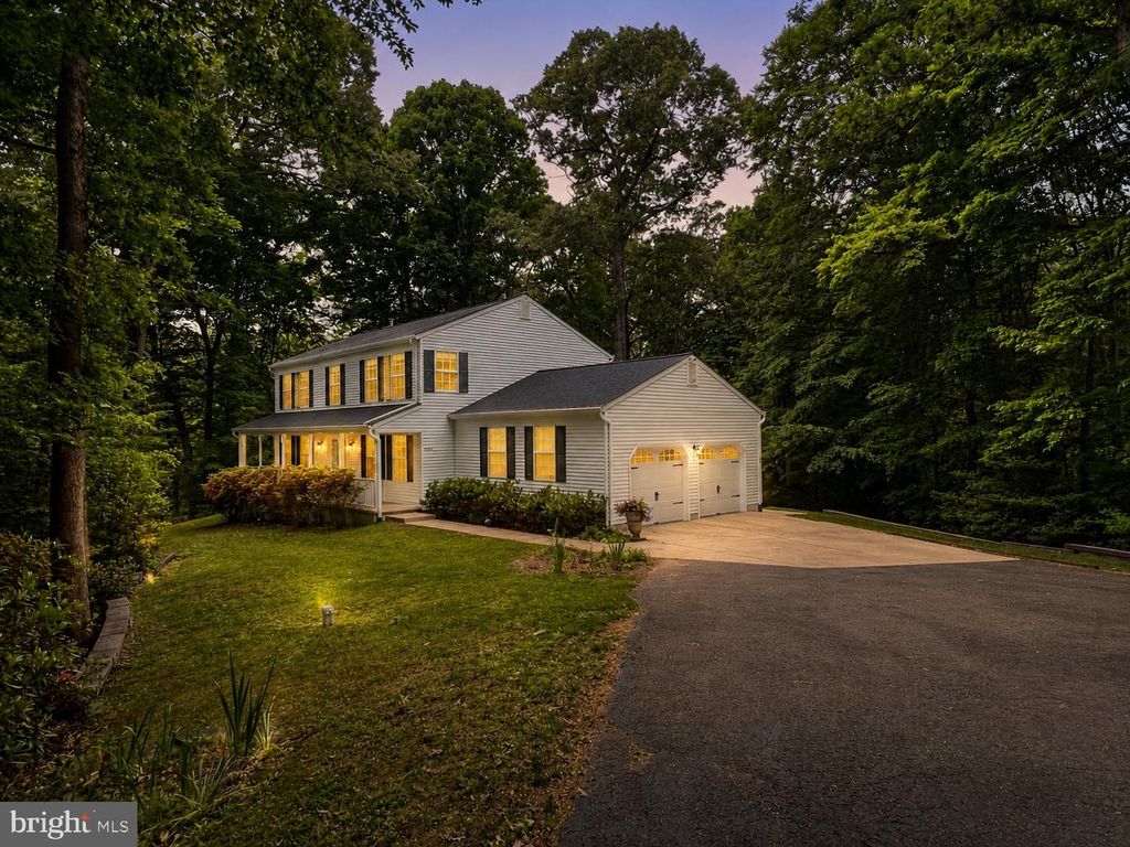 Image 3 of property listing at 8200 SYCAMORE CIR, Owings, MD 20736
