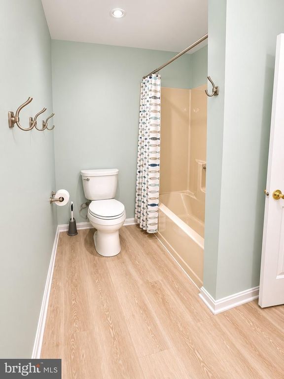 Image 35 of property listing at 8200 SYCAMORE CIR, Owings, MD 20736