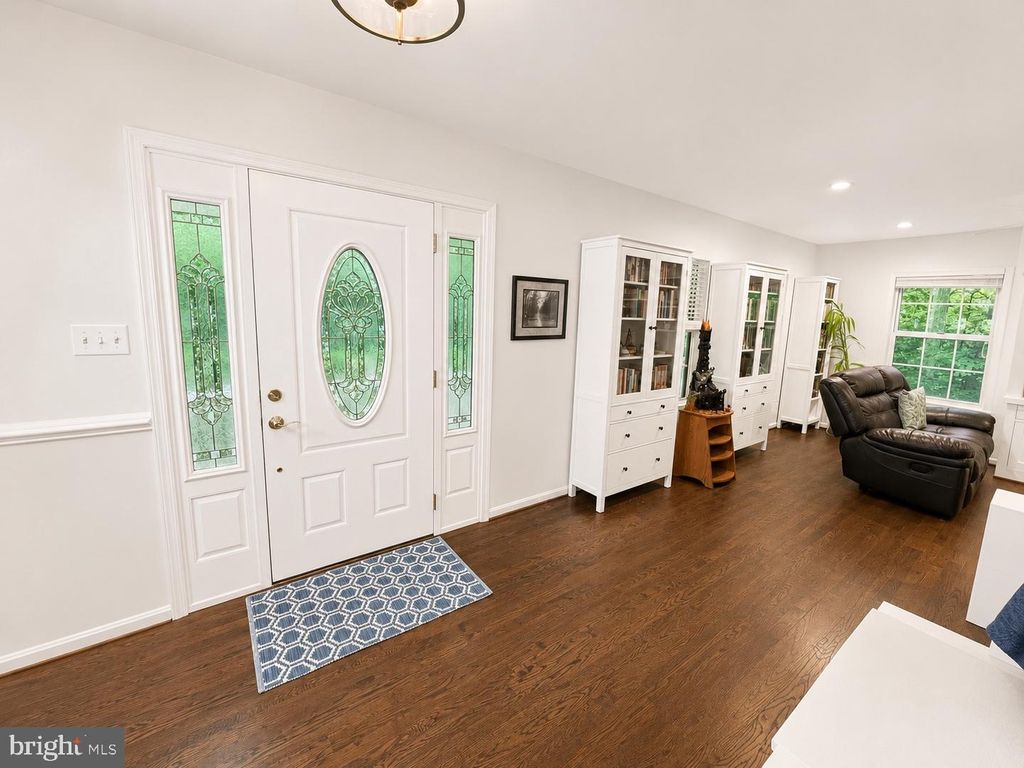 Image 4 of property listing at 8200 SYCAMORE CIR, Owings, MD 20736