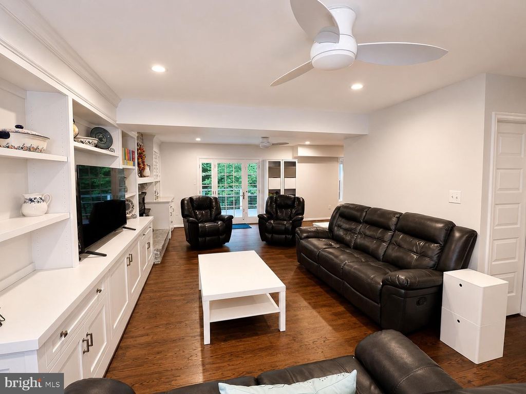 Image 7 of property listing at 8200 SYCAMORE CIR, Owings, MD 20736