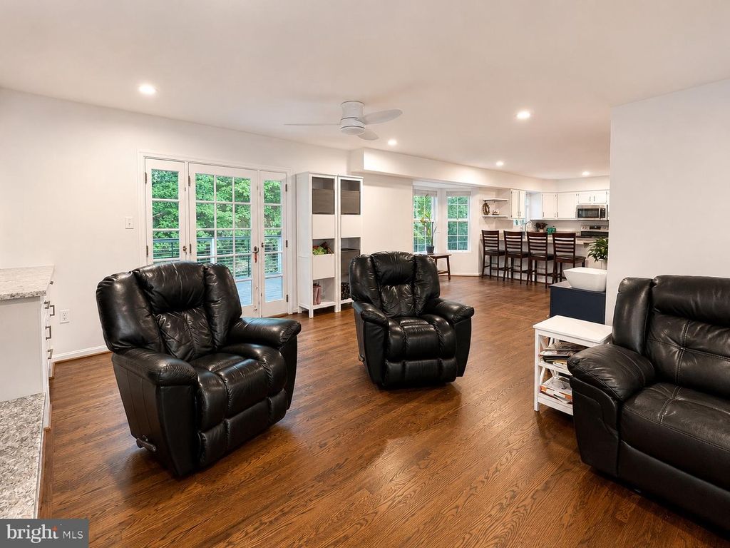 Image 8 of property listing at 8200 SYCAMORE CIR, Owings, MD 20736