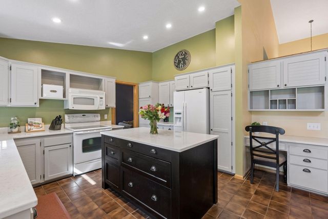 9629 Bennett Place, Eden Prairie, MN 55347