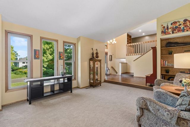 9629 Bennett Place, Eden Prairie, MN 55347