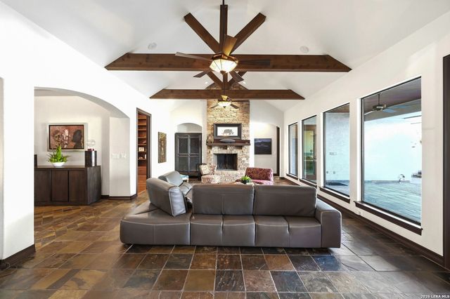 903 Foxton, San Antonio, TX 78260