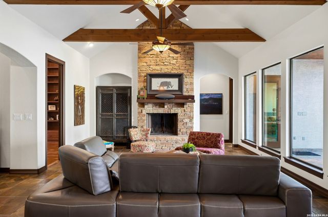 903 Foxton, San Antonio, TX 78260