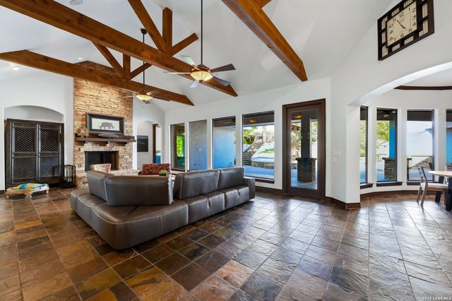 903 Foxton, San Antonio, TX 78260