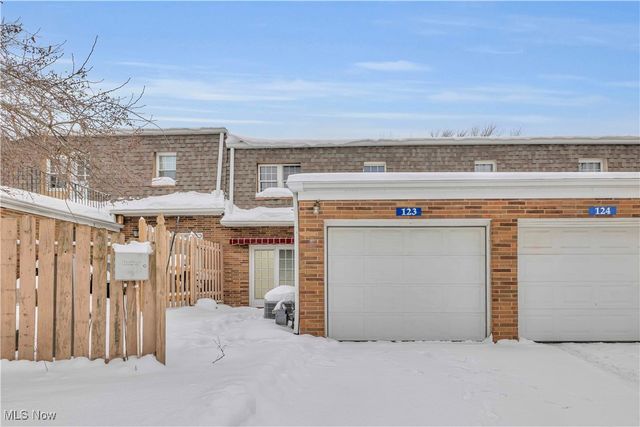 123 Shakespeare Lane, Avon, OH 44011