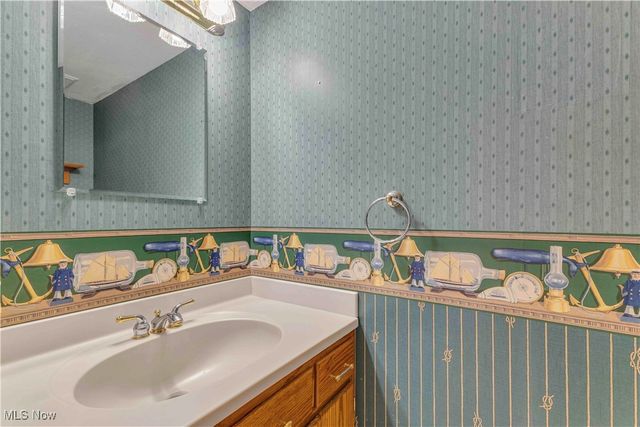 123 Shakespeare Lane, Avon, OH 44011