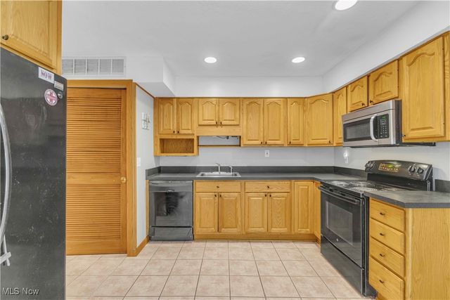 123 Shakespeare Lane, Avon, OH 44011