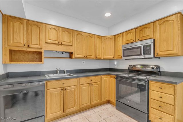 123 Shakespeare Lane, Avon, OH 44011