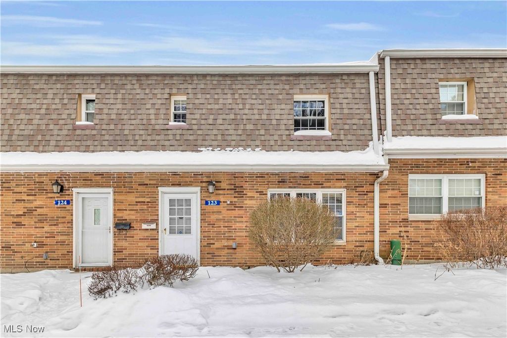 123 Shakespeare Lane, Avon, OH 44011