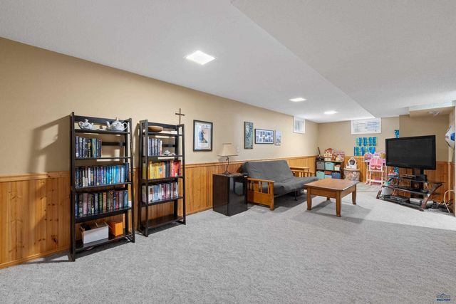 4213 BROOKSIDE DR, Rapid City, SD 57702