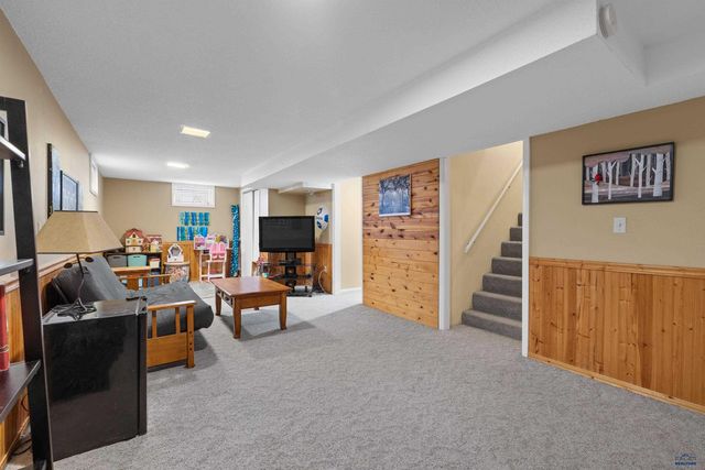 4213 BROOKSIDE DR, Rapid City, SD 57702