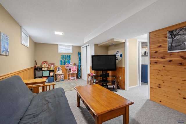 4213 BROOKSIDE DR, Rapid City, SD 57702