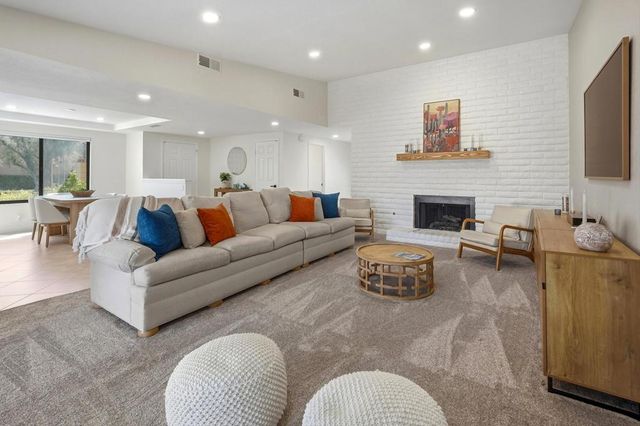 2 Maximo Way, Palm Desert, CA 92260