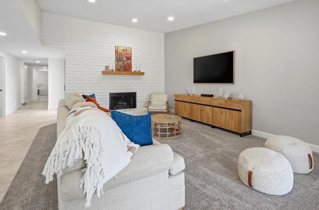2 Maximo Way, Palm Desert, CA 92260