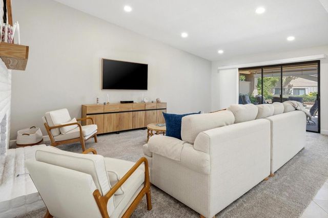 2 Maximo Way, Palm Desert, CA 92260