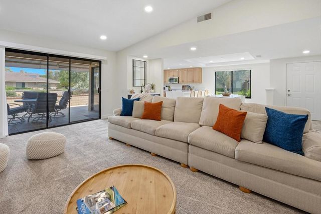 2 Maximo Way, Palm Desert, CA 92260