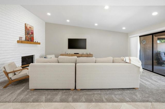 2 Maximo Way, Palm Desert, CA 92260