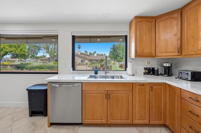 2 Maximo Way, Palm Desert, CA 92260