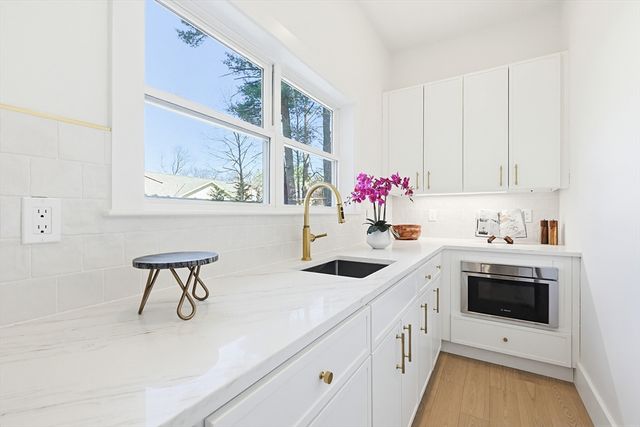 9 Cypress Rd, Natick, MA 01760