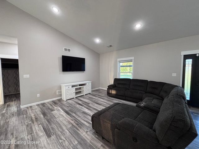 1103 Kirchdorfer Ln, Brandenburg, KY 40108