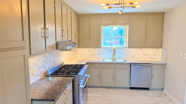 2816 Gardenia Street, Fort Worth, TX 76119