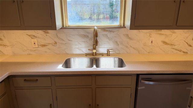 2816 Gardenia Street, Fort Worth, TX 76119