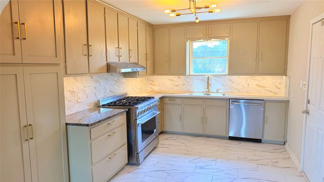 2816 Gardenia Street, Fort Worth, TX 76119