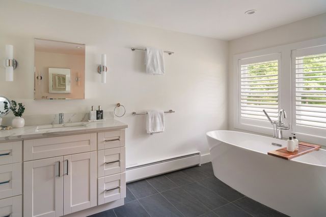 109 Country Ln, Westwood, MA 02090
