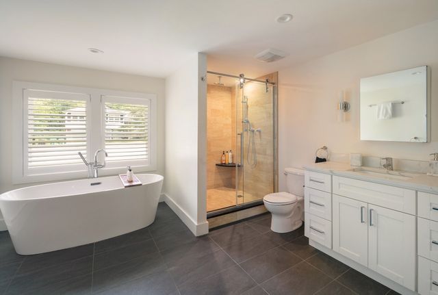 109 Country Ln, Westwood, MA 02090