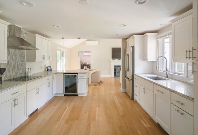 109 Country Ln, Westwood, MA 02090