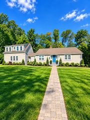 109 Country Ln, Westwood, MA 02090