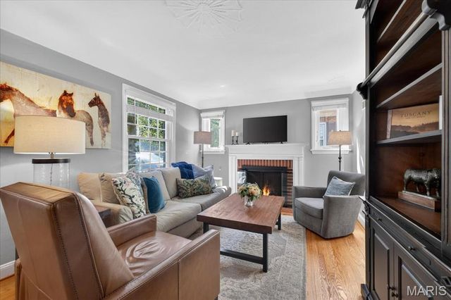 451 Julian Place, St Louis, MO 63122