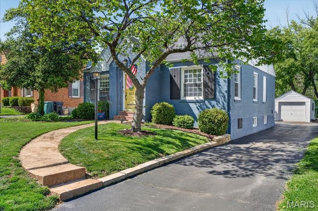 451 Julian Place, St Louis, MO 63122