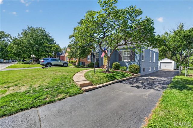 451 Julian Place, St Louis, MO 63122