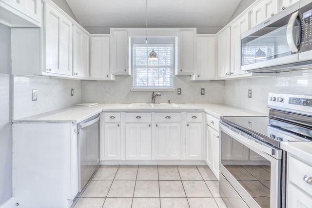 210 W Bell Street, Fayetteville, TX 78940