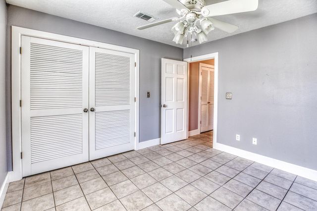 210 W Bell Street, Fayetteville, TX 78940