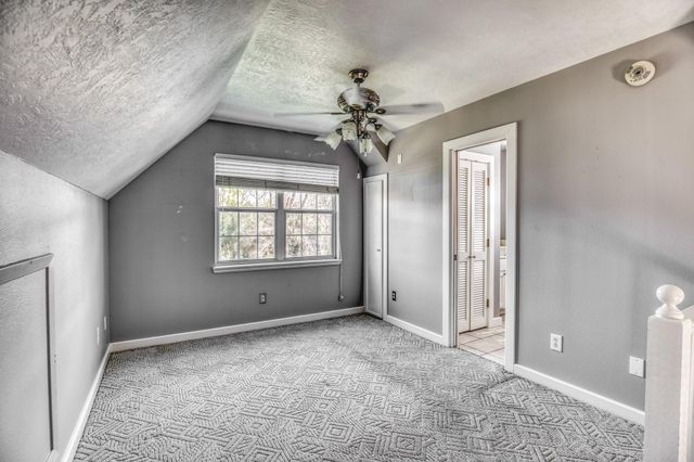 210 W Bell Street, Fayetteville, TX 78940