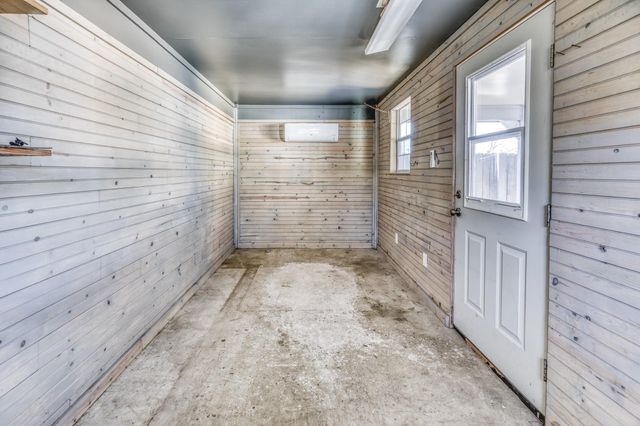 210 W Bell Street, Fayetteville, TX 78940