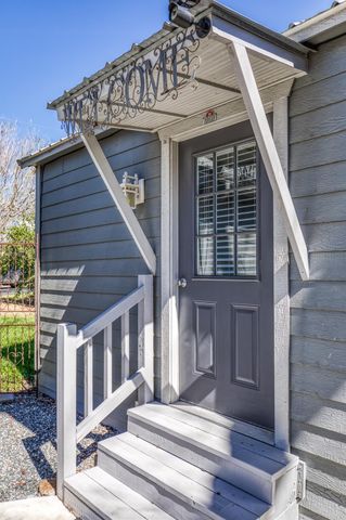 210 W Bell Street, Fayetteville, TX 78940